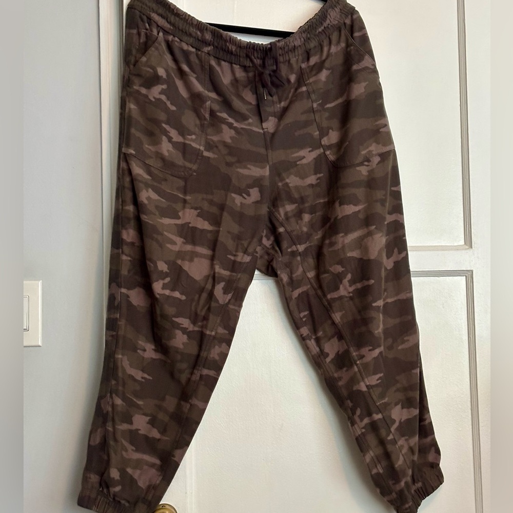 Athleta Camouflage Jogger Pants